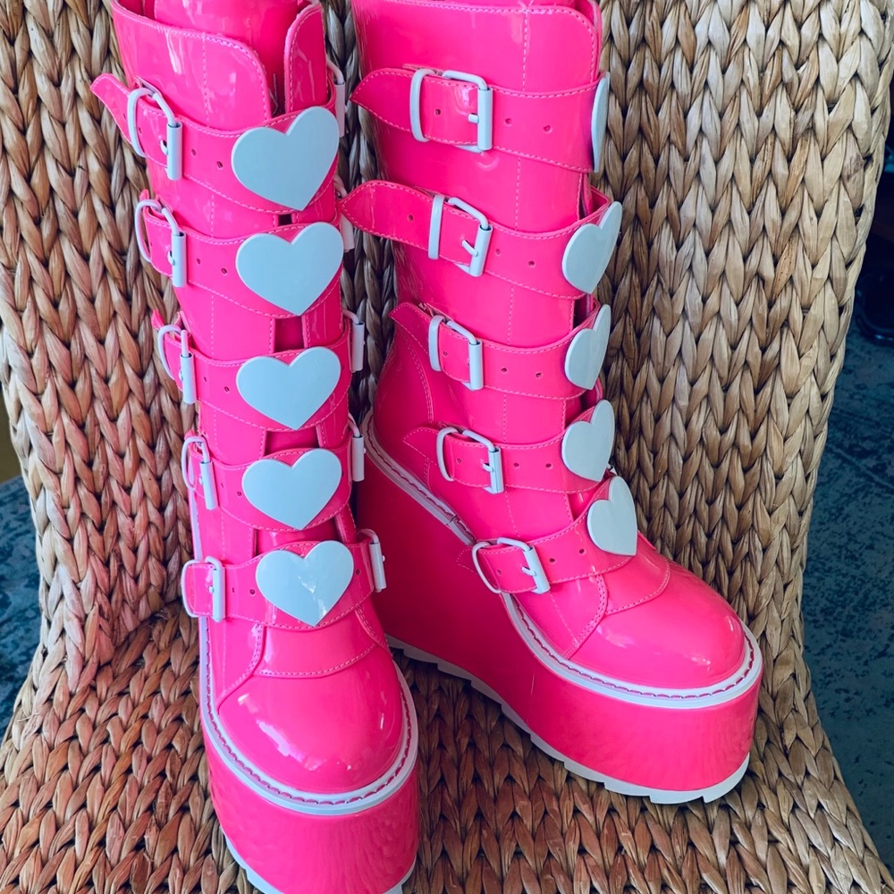 New YRU Hot Pink Dune Heart Platform Boots